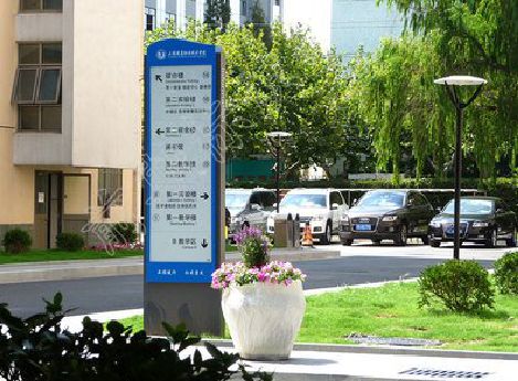  隆安哪些因素影响宣传栏的制作？